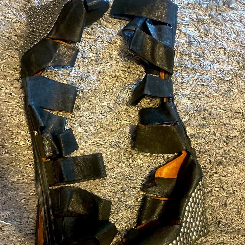 JEFFREY CAMPBELL Havana Last wedge with leg straps